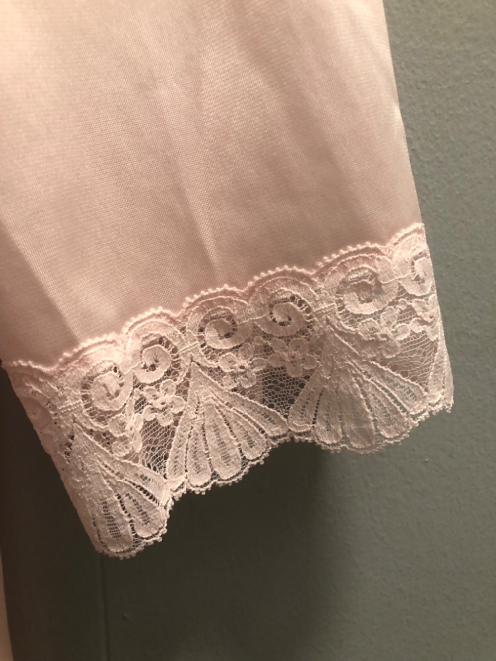 Vintage Vanity Fair Pink Lace Trimmed  Nylon Robe/Dressing Gown size M - Picture 4 of 5